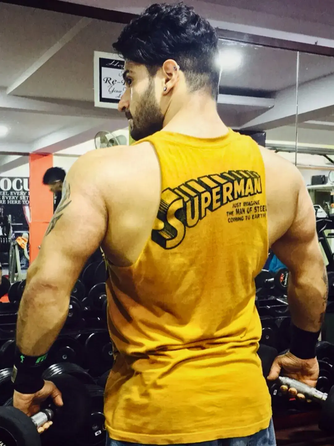 Image of Hardeep Narula training in the gym as a trader and fitness coach, showing improved muscle definition and physical conditioning.